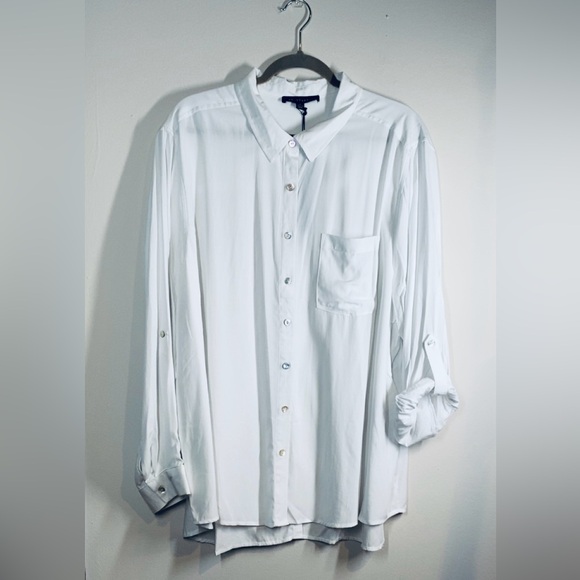 NEW White Button up Blouse with Mother of Pearl Button Detailing sz 2X Plus Size - Picture 1 of 8